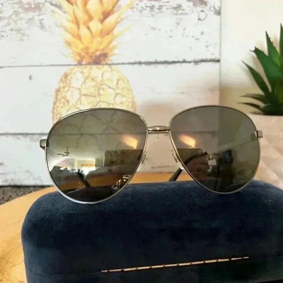 GUCCI UNISEX SUNGLASSES PREOWNED PRICED TO SELL - Picture 4 of 15